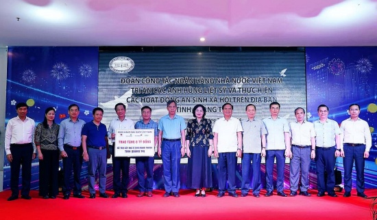 Ngân hàng Nhà nước trao tặng 8 tỷ đồng xây dựng nhà ở cho người nghèo tỉnh Quảng Trị