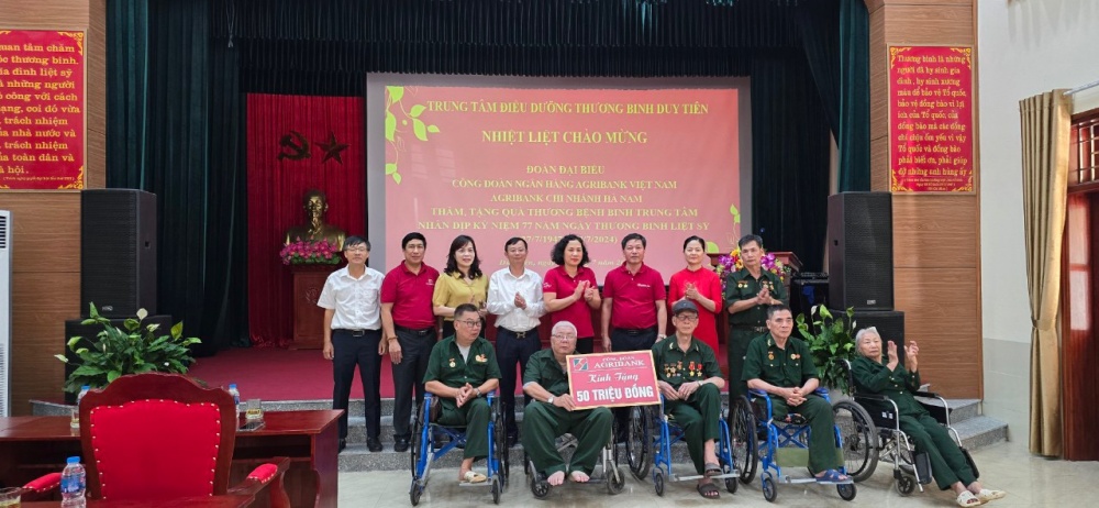 Đoàn công tác Công đoàn Agribank  thăm hỏi, tặng quà thương bệnh binh tại tỉnh Hà Nam