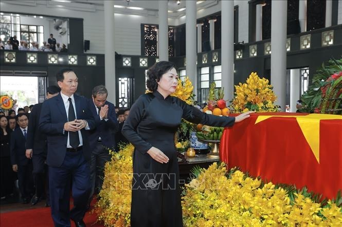 Đoàn Ngân hàng Nhà nước Việt Nam viếng Tổng Bí thư Nguyễn Phú Trọng