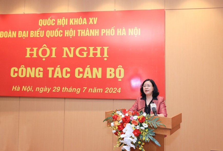 Bí thư Thành ủy, Trưởng đoàn đại biểu Quốc hội thành phố Hà Nội Bùi Thị Minh Hoài phát biểu tại hội nghị. 