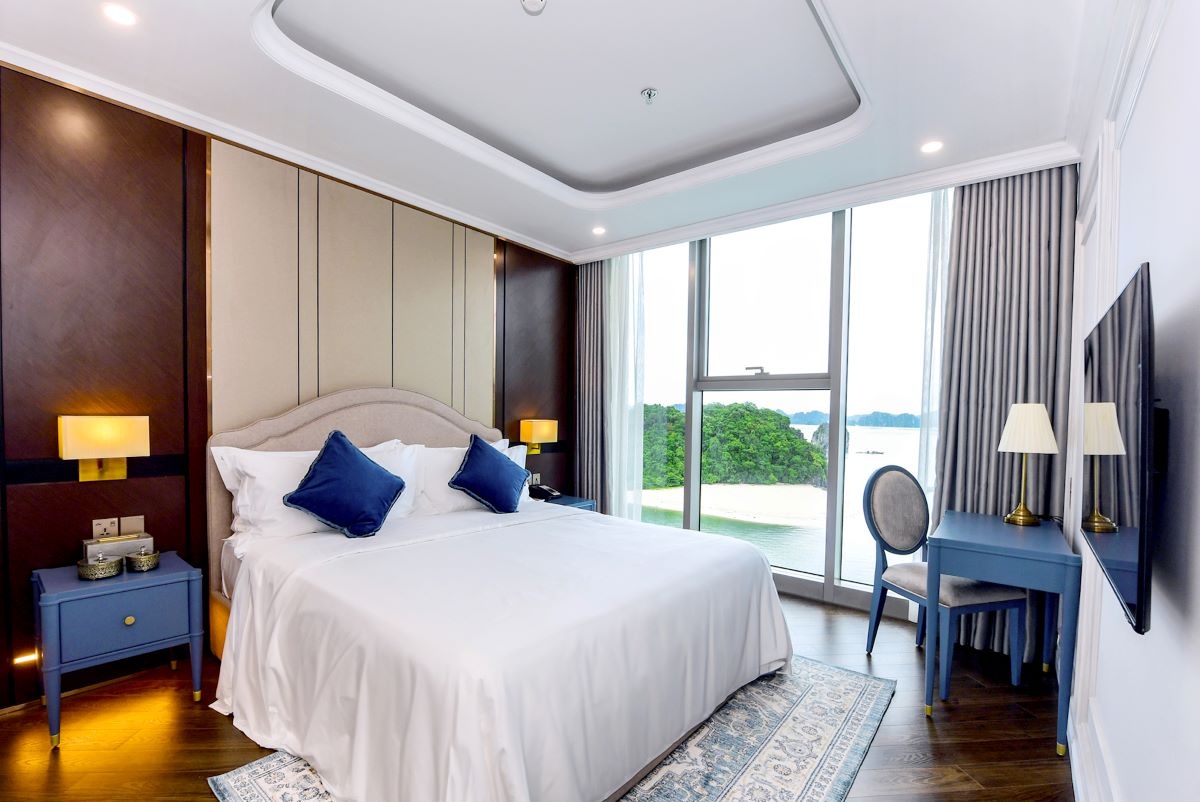 Một trong những căn hộ mẫu ra mắt khách hàng với hướng view độc đáo ngắm trực diện vịnh Bái Tử Long.