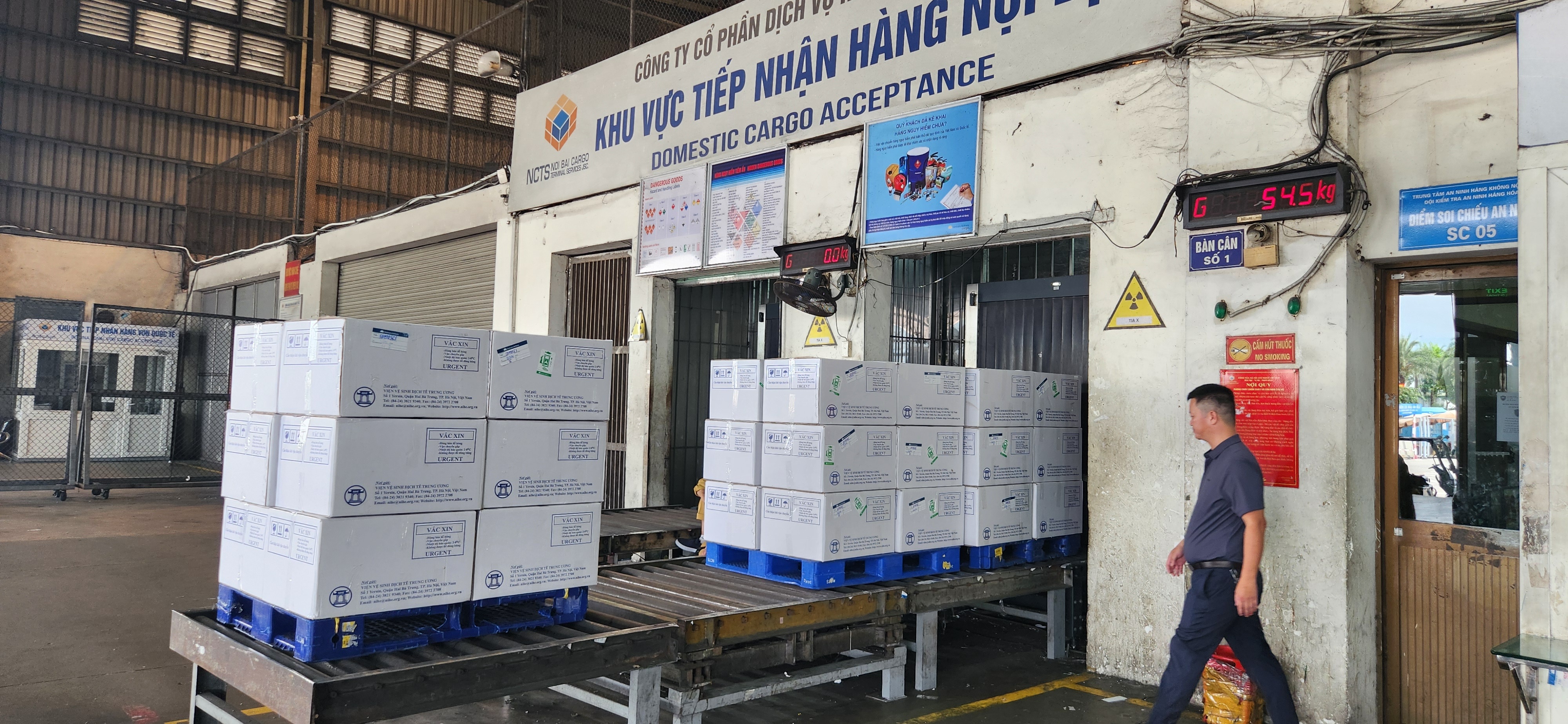 Trong 6 tháng đầu năm, Vietnam Airlines đã vận chuyển miễn cước 27 tấn vắc xin