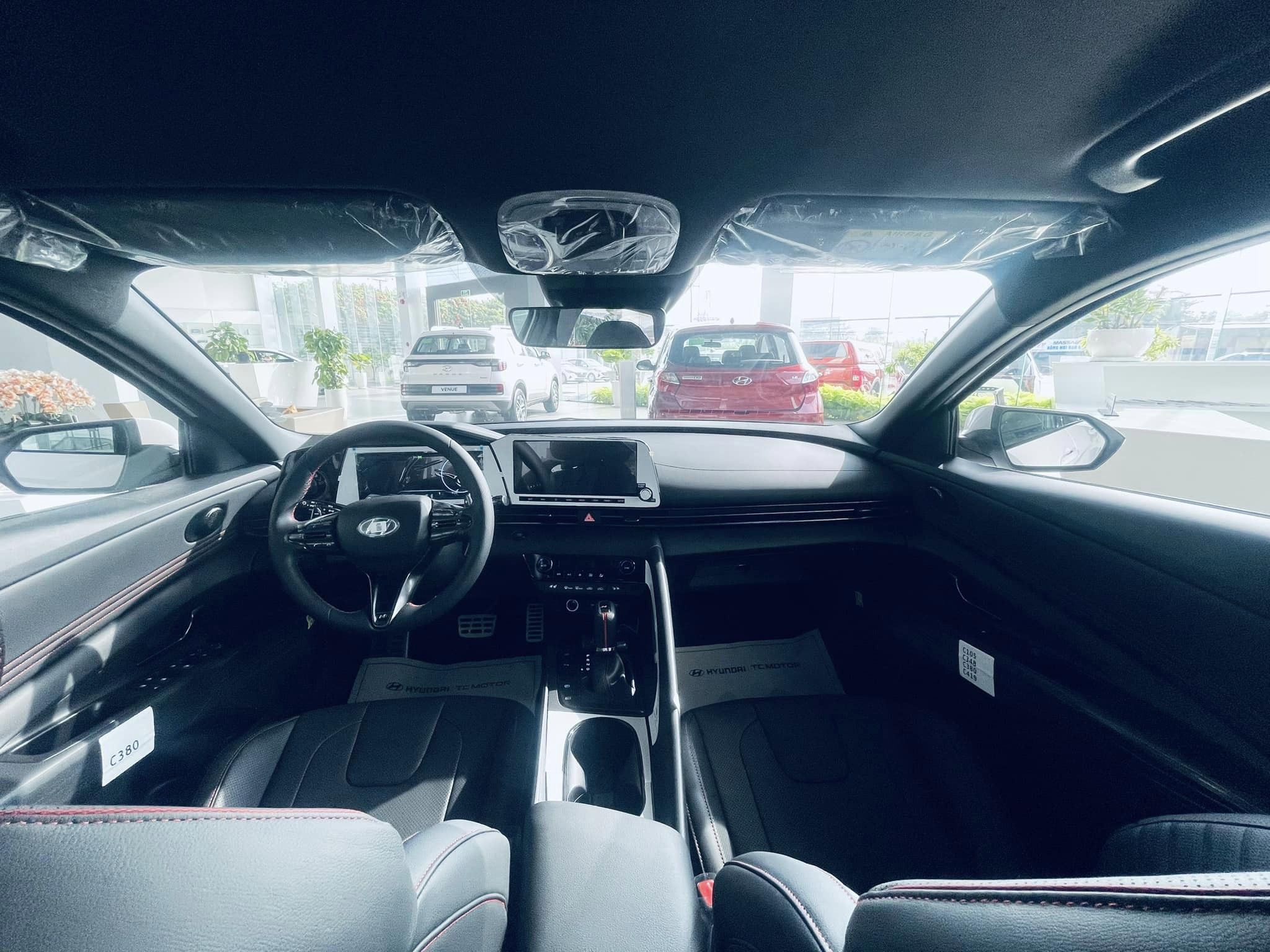 Hyundai Elantra giảm gần 80 triệu tại đại lý: Bản N-Line còn dưới 700 triệu, đấu Civic RS với giá rẻ hơn niêm yết bản ‘base’ của đối thủ- Ảnh 6. Hyundai Elantra giảm gần 80 triệu tại đại lý: Bản N-Line còn dưới 700 triệu, đấu Civic RS với giá rẻ hơn niêm yết bản ‘base’ của đối thủ- Ảnh 6.