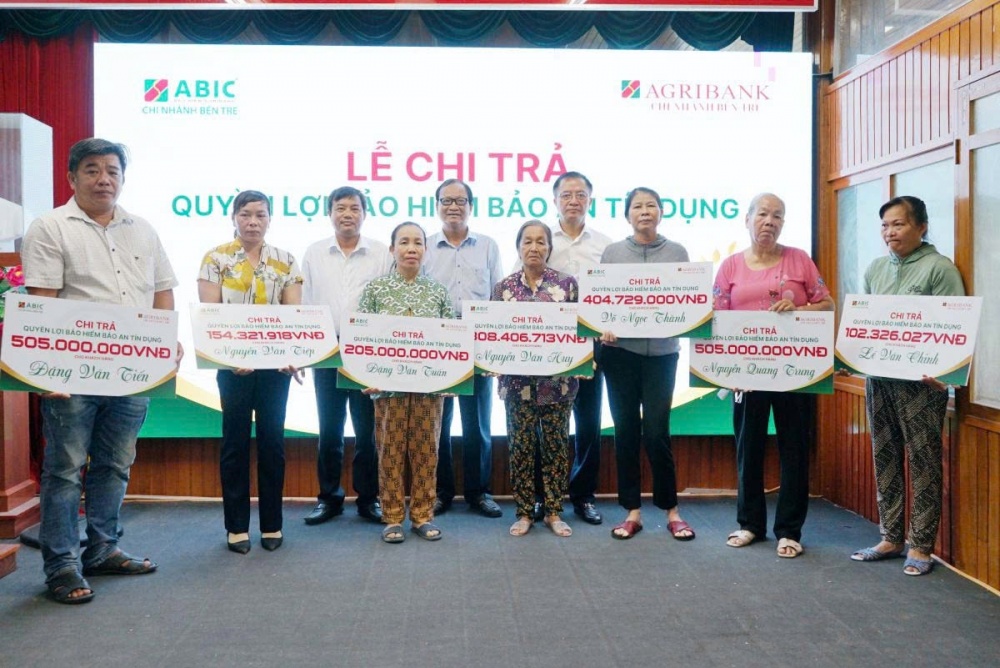 undefined ABIC chi trả quyền lợi bảo hiểm Bảo an tín dụng tại huyện Giồng Trôm