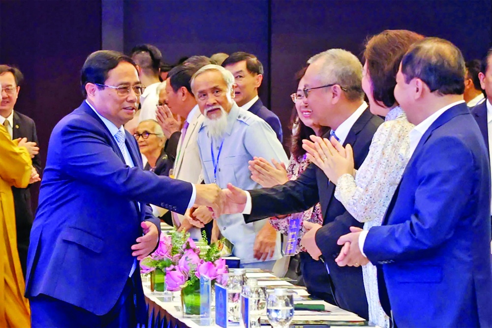 Thủ tướng Chính phủ Phạm Minh Chính thăm hỏi, trò chuyện với các đại biểu dự hội nghị Thủ tướng Chính phủ Phạm Minh Chính thăm hỏi, trò chuyện với các đại biểu dự hội nghị