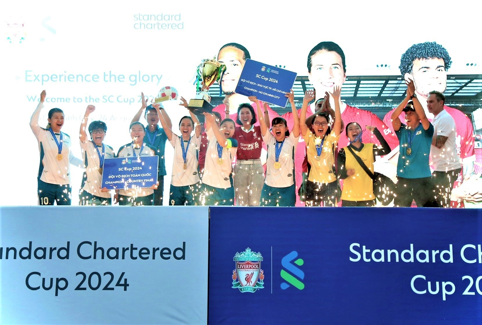 Cúp Standard Chartered 2024: Vinh danh đội bóng vô địch FPT Software và Mitek