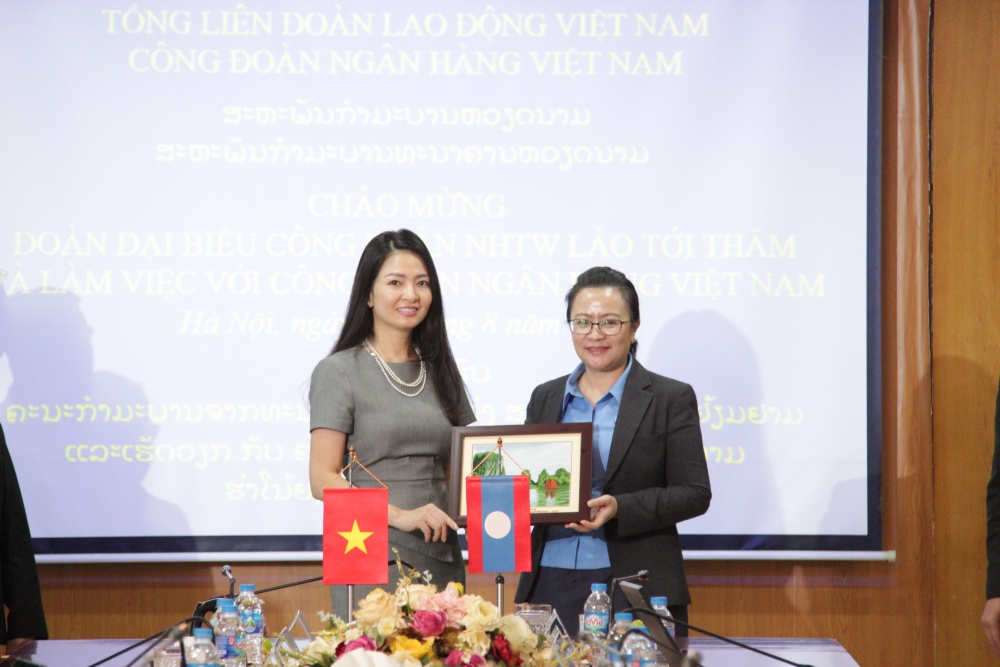 Đoàn đại biểu Công đoàn Ngân hàng Trung ương Lào thăm, làm việc với Công đoàn Ngân hàng Việt Nam