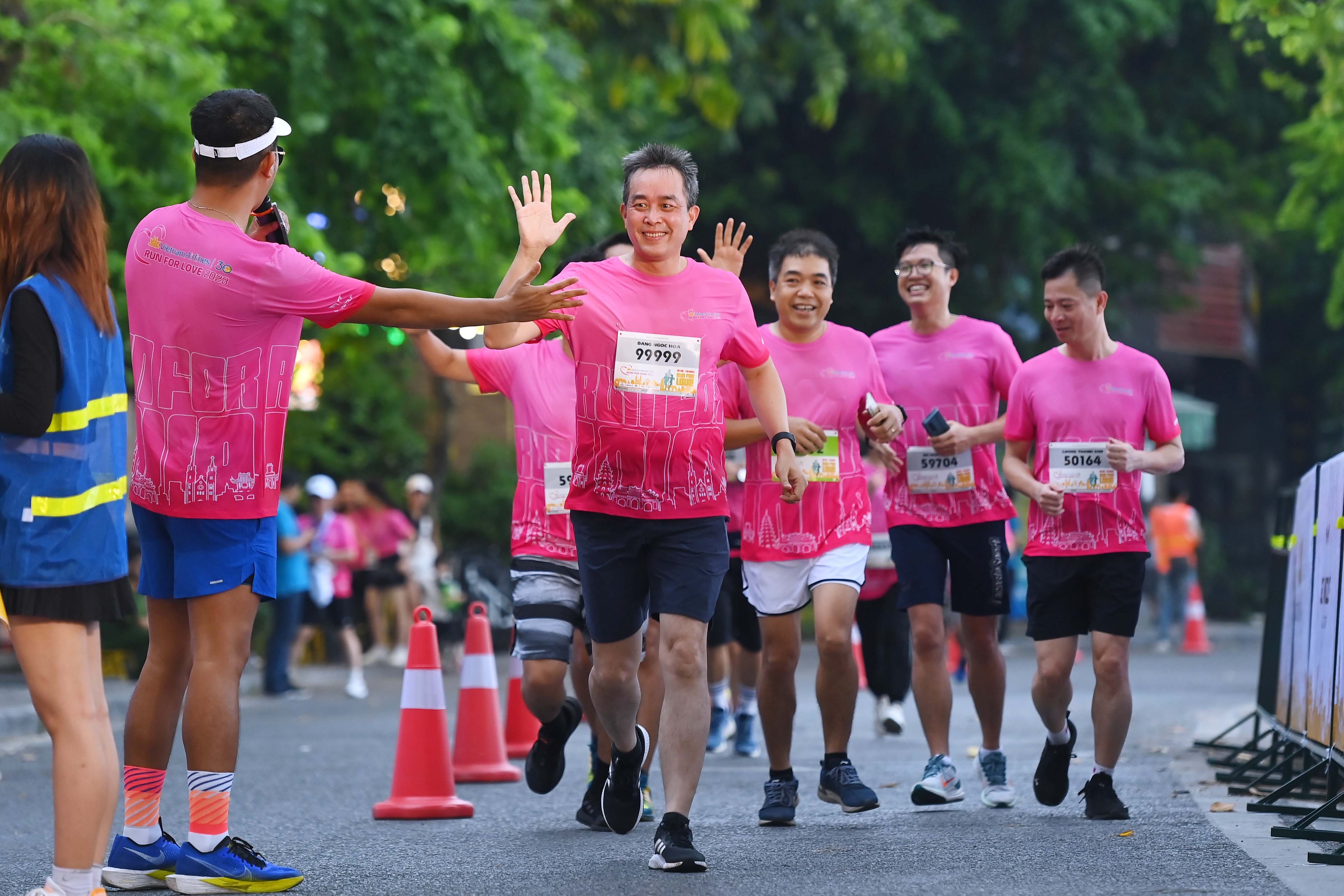 Giải chạy Run for Love - đón thu Hà Nội cùng Vietnam Airlines