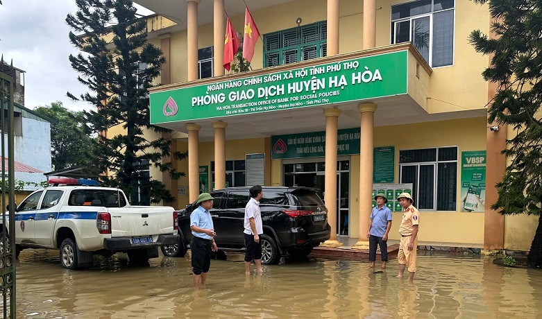 Ngành Ngân hàng Phú Thọ: Chủ động công tác phòng chống mưa lũ tại huyện Hạ Hòa