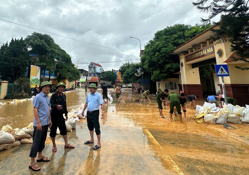 Ngành Ngân hàng Phú Thọ: Chủ động công tác phòng chống mưa lũ tại huyện Hạ Hòa