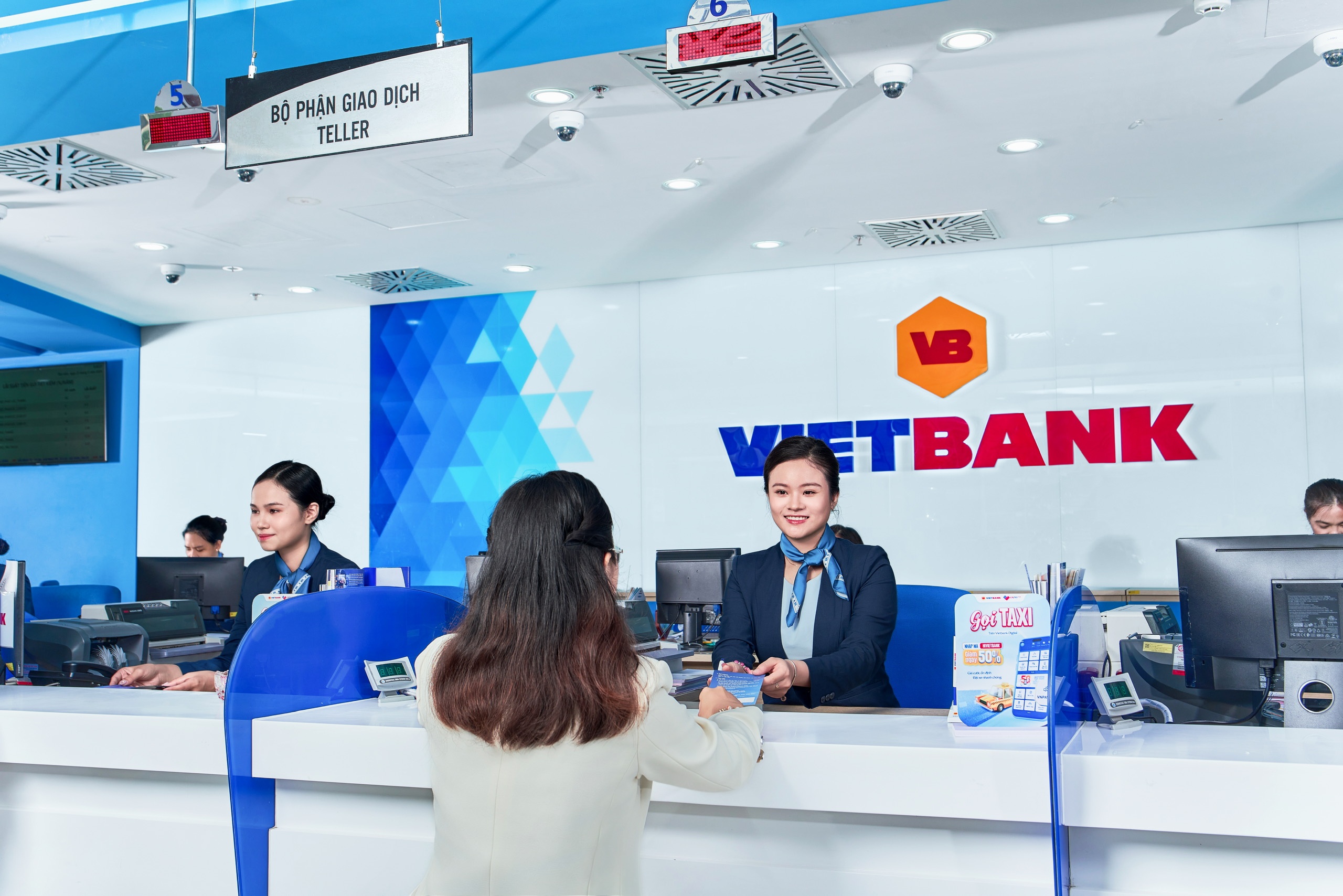 Vietbank và “cú đúp” trong ngày khai trương Điểm Giao dịch thứ 119