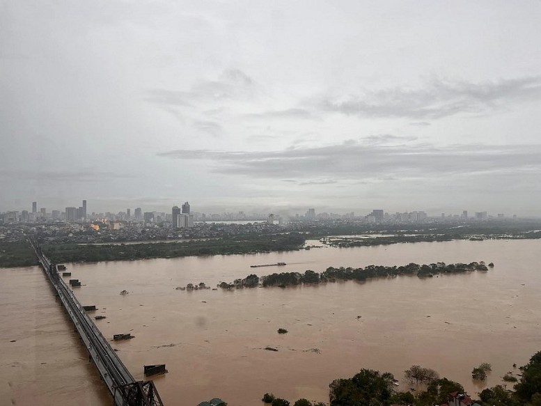 Thủ tướng chỉ đạo tập trung ứng phó lũ lớn, đảm bảo an toàn đê điều