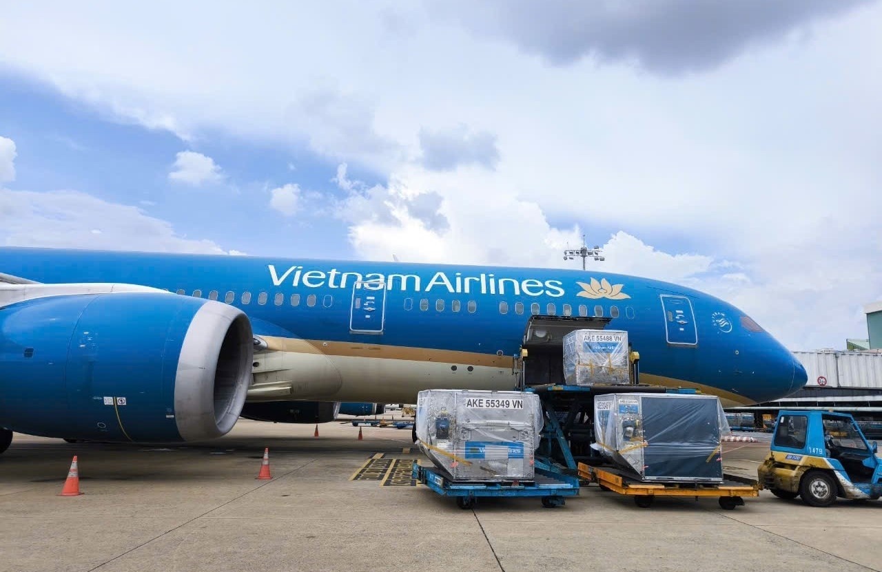 Vietnam Airlines vẫn tiếp tục triển khai tiếp nhận và vận chuyển hàng hóa cứu trợ cho đến khi việc khắc phục bão lũ tại những vùng ảnh hưởng kết thúc. 