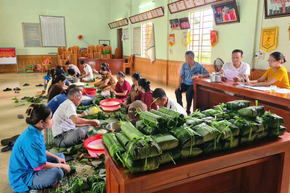 Những tấm bánh chưng gói trọn nghĩa tình