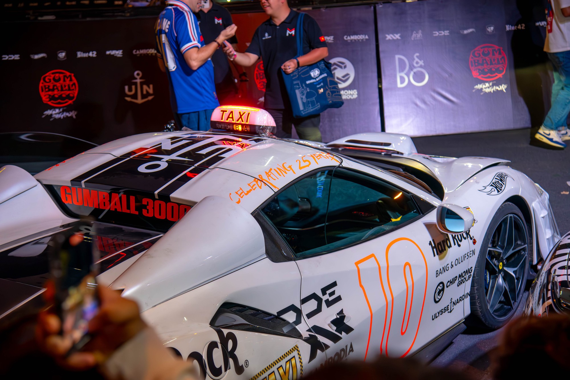 4 xe khủng hút view nhất Gumball 3000