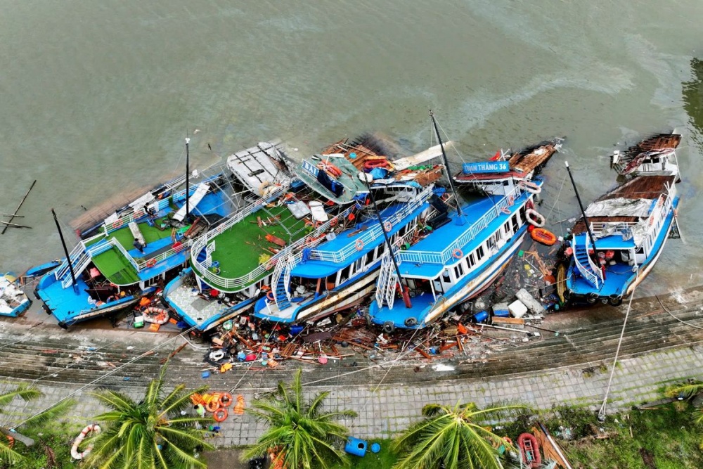 hơn 20 tàu du lịch đã bị đánh chìm vì cơn bão Yagi