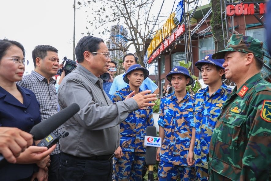 Đoàn kết, kiên cường vươn lên sau bão