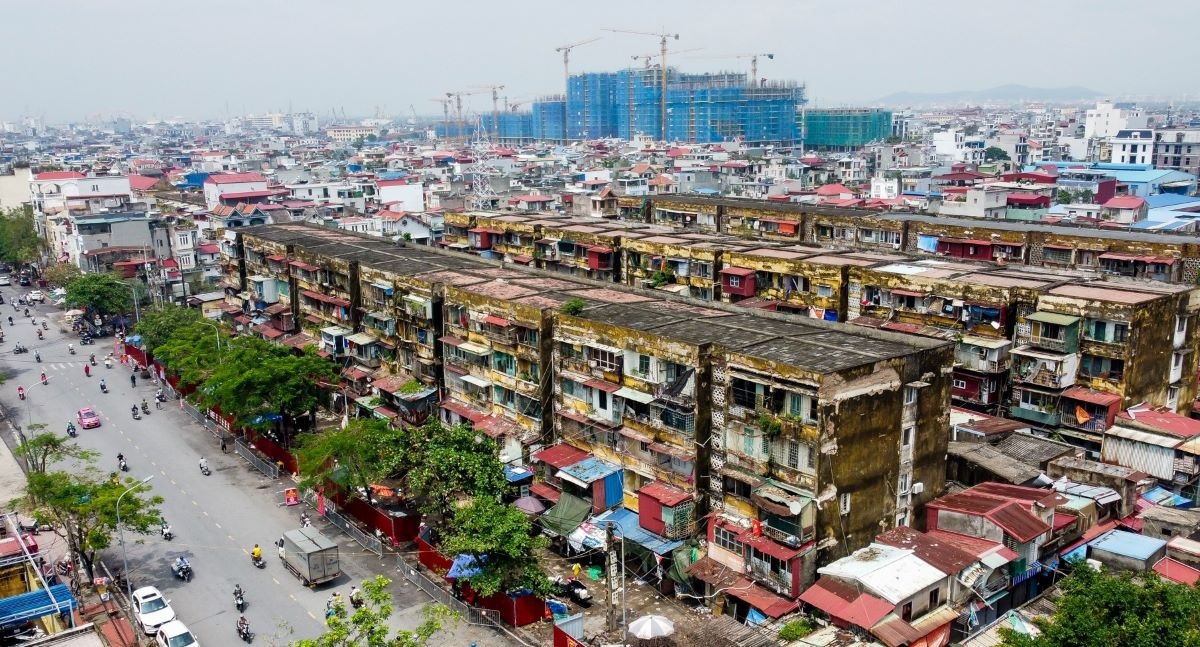 Hà Nội và TP Hồ Chí Minh có nhiều nhà chung cư cũ thuộc diện phải cải tạo, xây dựng lại.