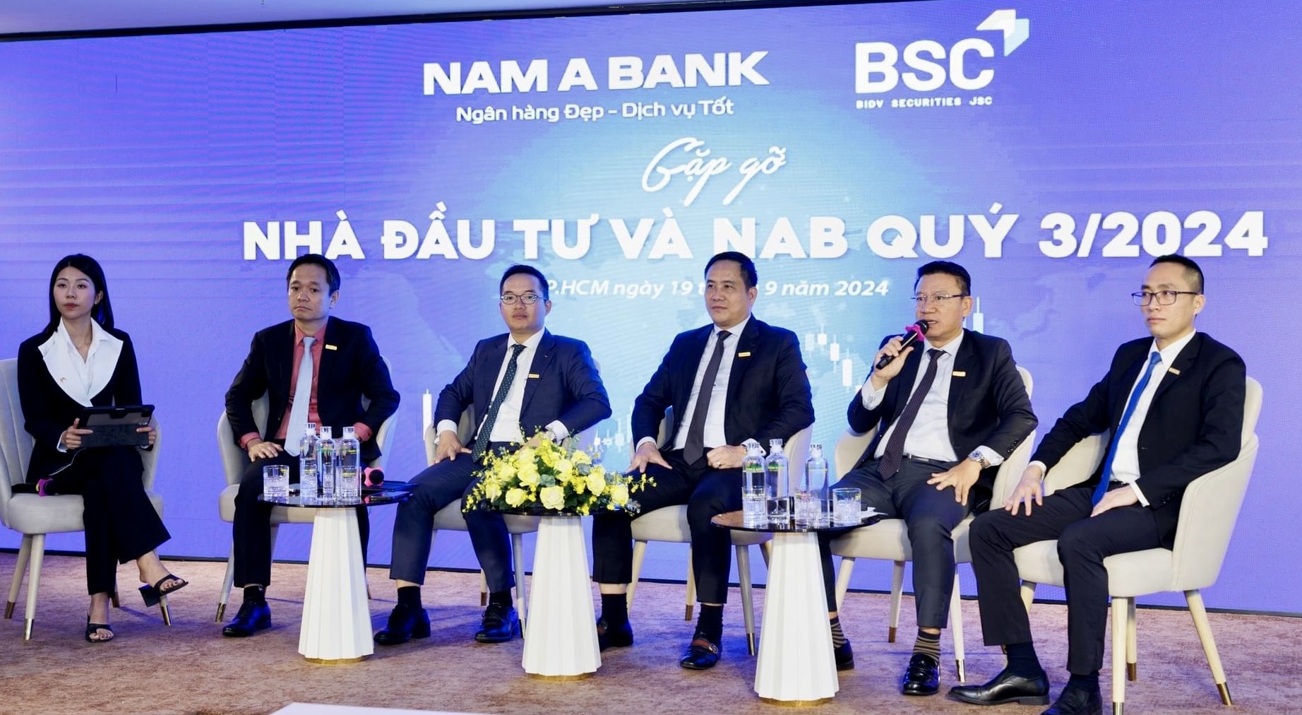 Nam A Bank gặp gỡ nhà đầu tư, sẵn sàng bứt phá những tháng cuối năm 2024