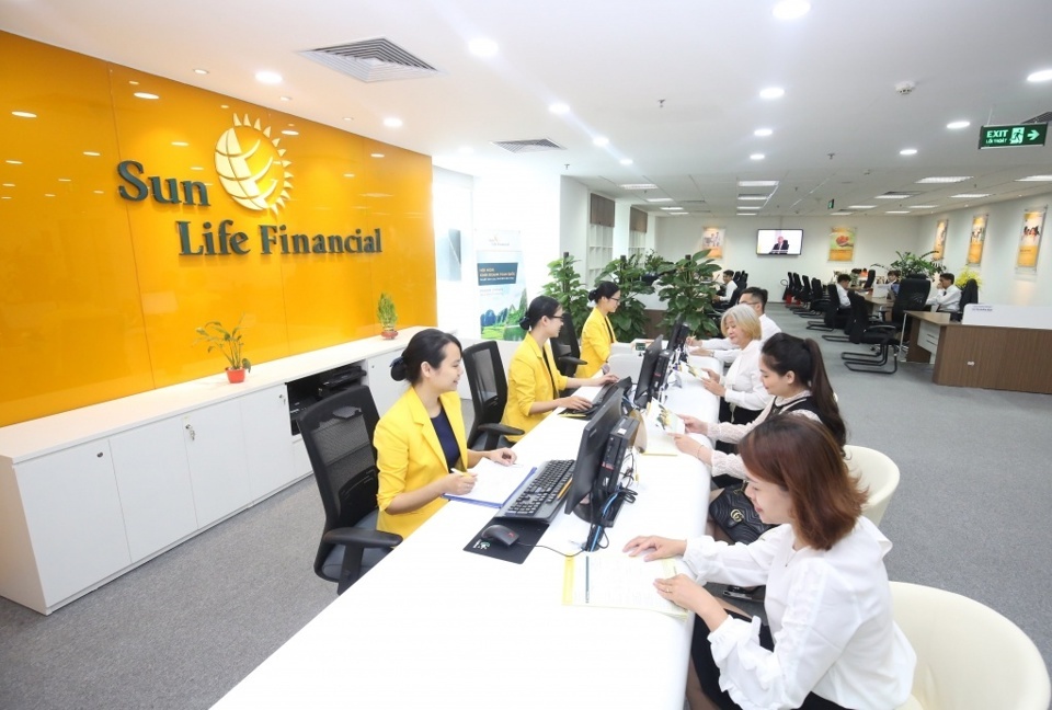 Sun Life Việt Nam đồng hành cùng khách hàng vượt qua thời khắc khó khăn