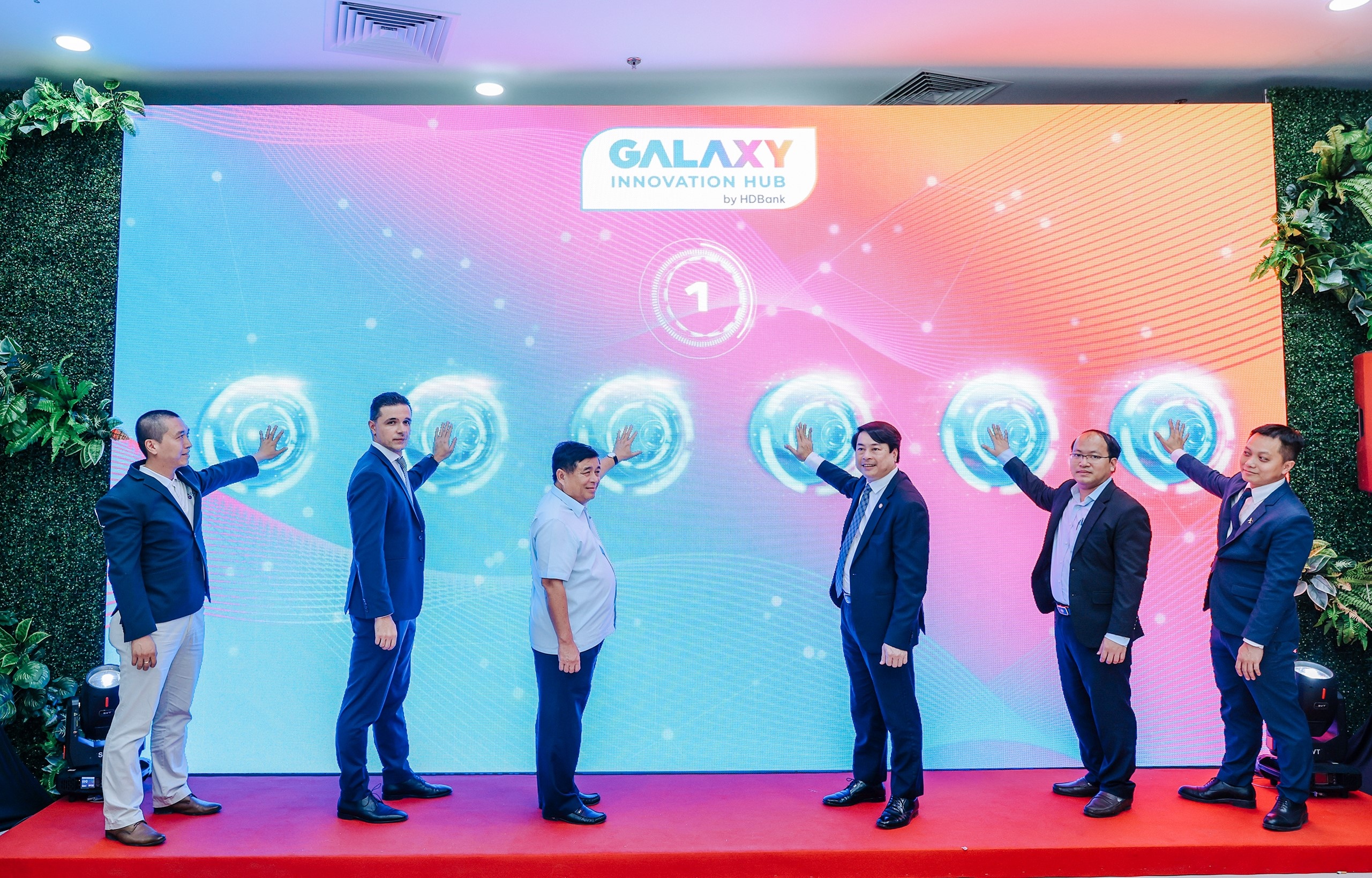 Lễ khai trương Trung tâm Đổi mới Sáng tạo Galaxy Innovation Hub miền Bắc với sự tham dự của Bộ trưởng Bộ Kế hoạch & Đầu tư Nguyễn Chí Dũng