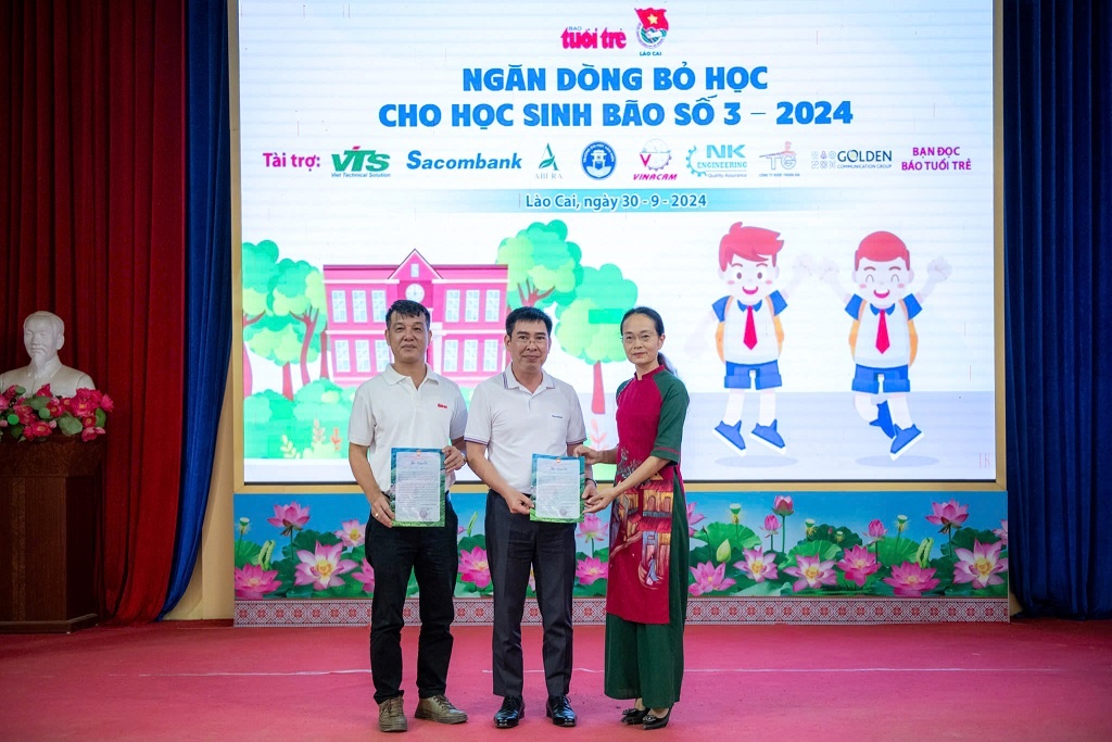 Nhân viên Sacombank ủng hộ 1 ngày lương giúp đồng bào vượt thiên tai