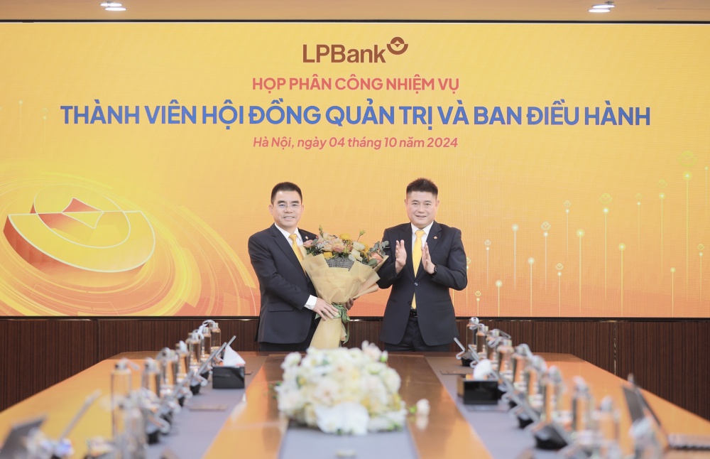 HĐQT LPBank họp phân công nhiệm vụ cho các thành viên HĐQT và Ban điều hành