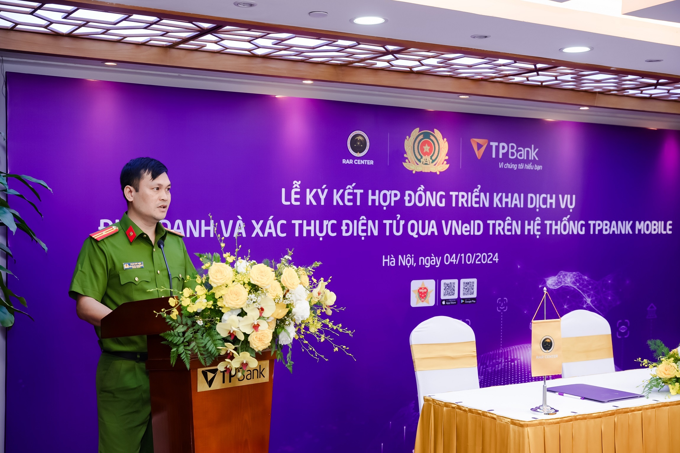 Thiếu tá Phan Đức Hiệp - Phó Giám đốc Trung tâm RAR phát biểu tại Lễ ký kết