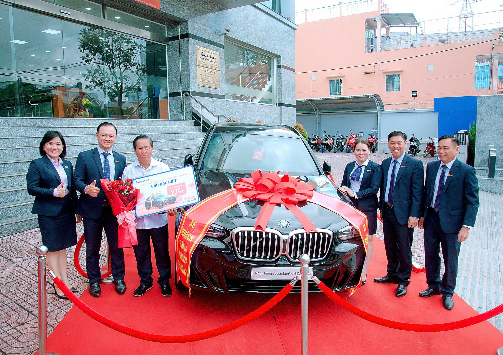 Sacombank Bạc Liêu trao ô tô BMW hơn 2,1 tỷ đồng cho khách hàng Trần Tấn Sỹ