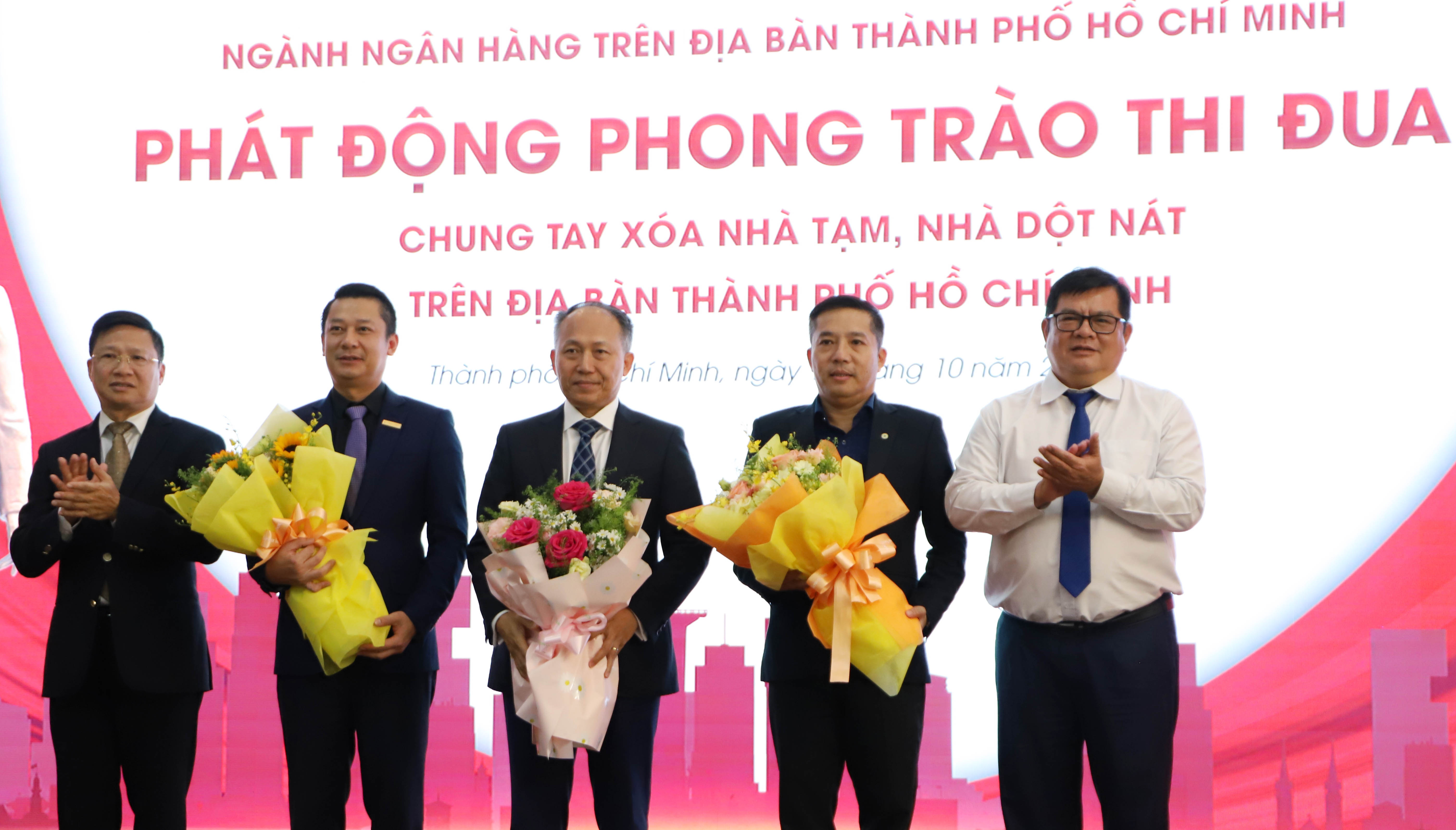 Ông Võ Minh Tuấn, Giám đốc NHNN chi nhánh TP. Hồ Chí Minh, Trưởng Ban chỉ đạo phong trào Thi đua Yêu nước ngành Ngân hàng thành phố - Ảnh: Hồng Cường