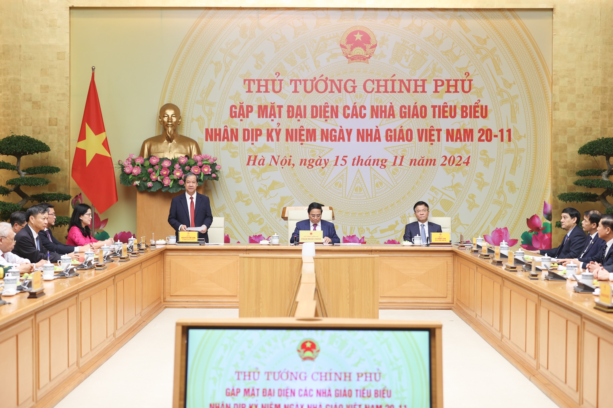 Thủ tướng gặp mặt đại diện các nhà giáo tiêu biểu năm 2024