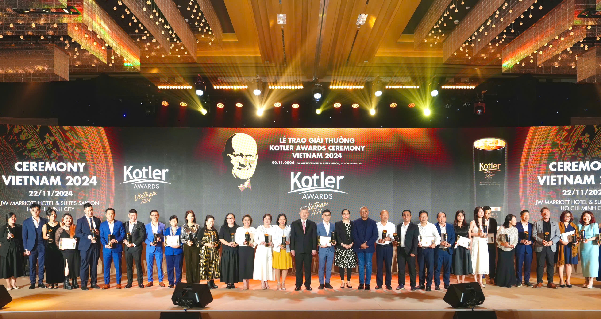 Kotler Awards 2024 tôn vinh các Nhà tiếp thị kinh doanh, Chuyên gia Marketing, Nhà quản trị chiến lược và Doanh nghiệp xuất sắc với những thành tựu vượt trội, đóng góp cho sự phát triển bền vững và nâng tầm thương hiệu quốc gia Việt Nam.