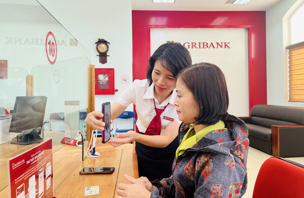 Thu thập sinh trắc học để rinh iPhone 16 cùng Agribank Plus