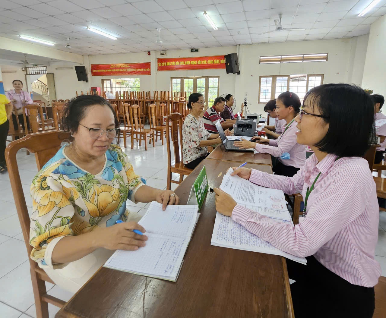 Đồng vốn nhỏ tạo giá trị lớn cho người dân nghèo thành thị (Bài 1)