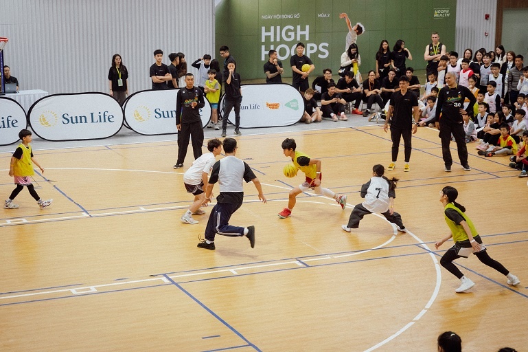 Sun Life tổ chức mùa hai - ngày hội bóng rổ High Hoops bật cao sức trẻ