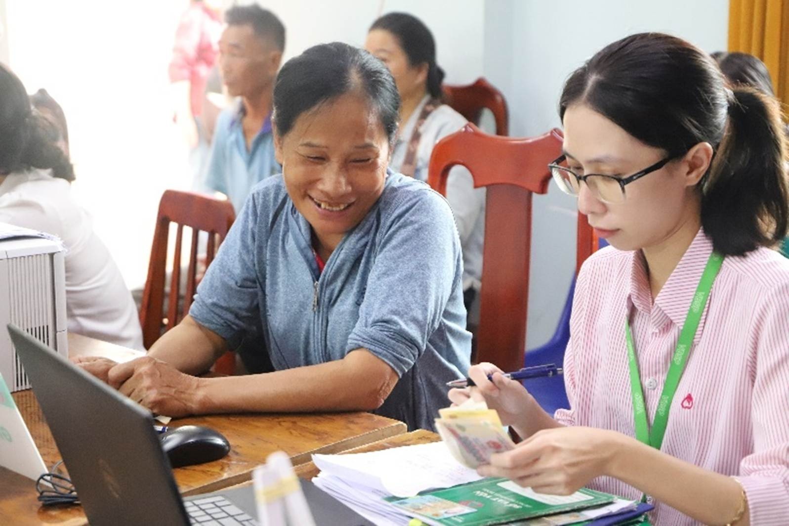 Người dân nghèo Đắk Lua ai nấy đều phấn khởi khi nhận được những khoản vốn vay đầy nghĩa tình từ NHCSXH tỉnh Đồng Nai