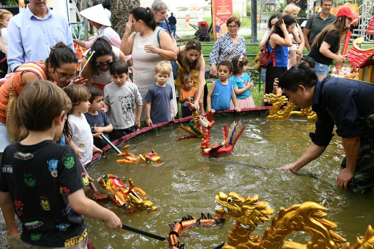 Lần đầu tiên, “Ngày Việt Nam ở nước ngoài 2024” đưa múa rối nước tới Bra-xin phục vụ công chúng quốc tế.