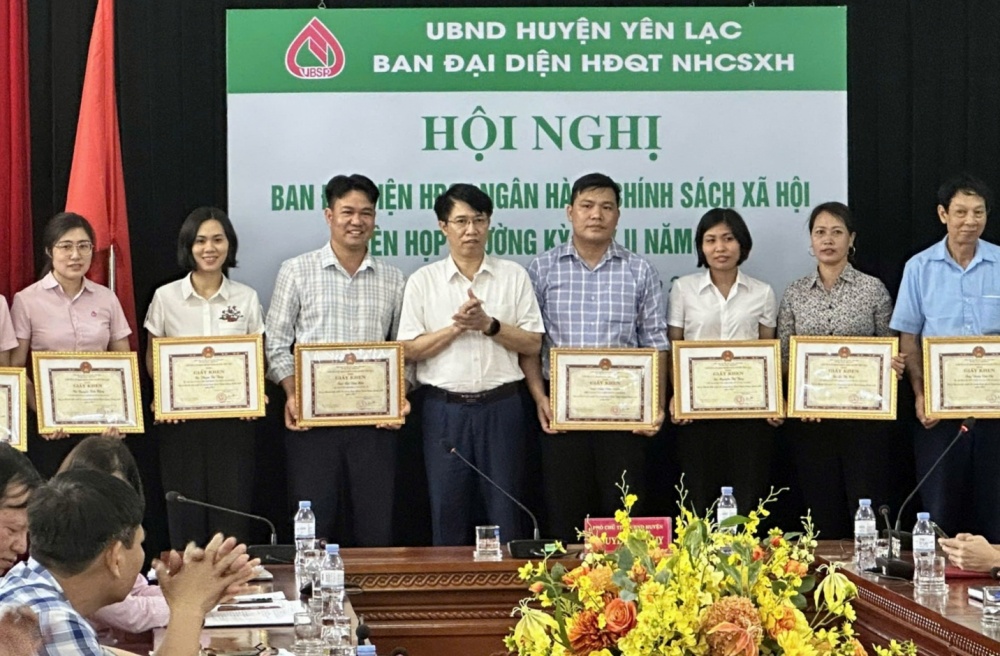 Công tác động viên, khen thưởng các tập thể, cá nhân có thành tích trong triển khai tín dụng chính sách kịp thời