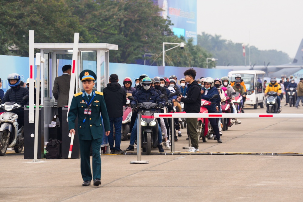 lãm quốc phòng thu hút rất nhiều người dân quan tâm