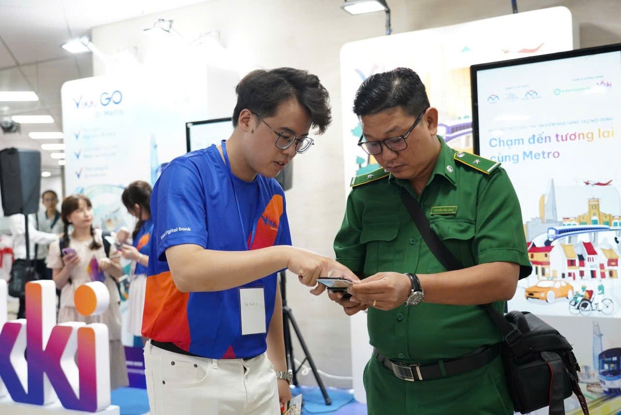 TP. Hồ Chí Minh: Chính thức vận hành tuyến metro số 1, người dân nhận thẻ đi metro VikkiGO miễn phí