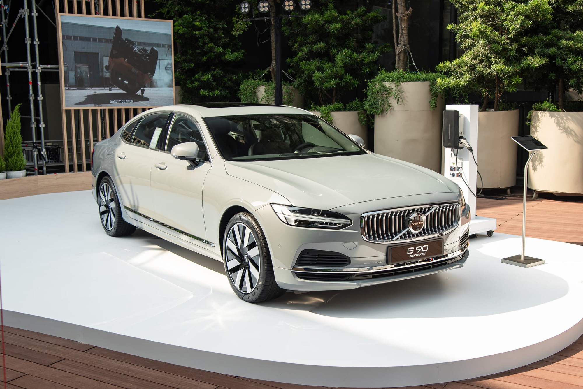 7 xe hybrid ra mắt Việt Nam 2024: 'Ăn xăng như ngửi' chỉ 1,4 lít/100km, nhiều nhất cũng chỉ 7,7 lít/100km- Ảnh 6.