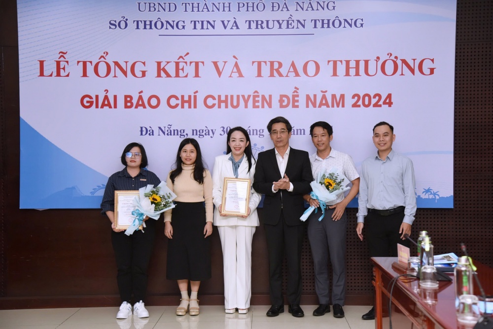 Phóng viên Thời báo Ngân hàng đoạt giải Nhất Giải Báo chí “Xây dựng Đà Nẵng - Thành phố môi trường”