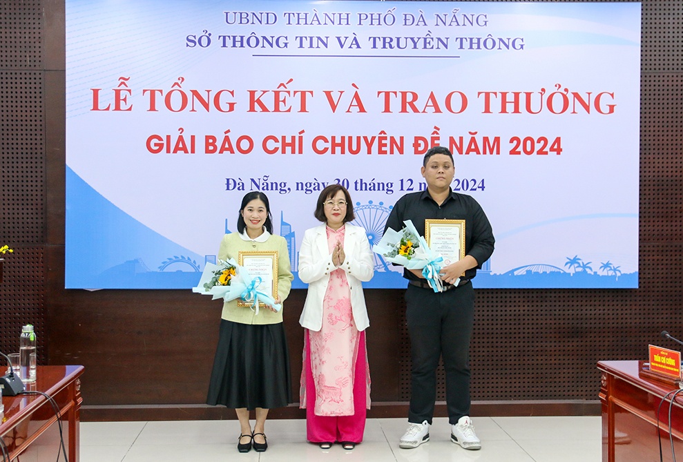 Phóng viên Thời báo Ngân hàng đoạt giải Nhất Giải Báo chí “Xây dựng Đà Nẵng - Thành phố môi trường”