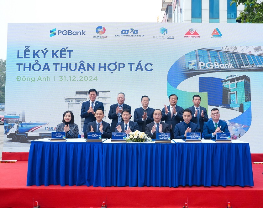 Hình ảnh ký kết hợp tác giữa PGBank với 5 công ty.