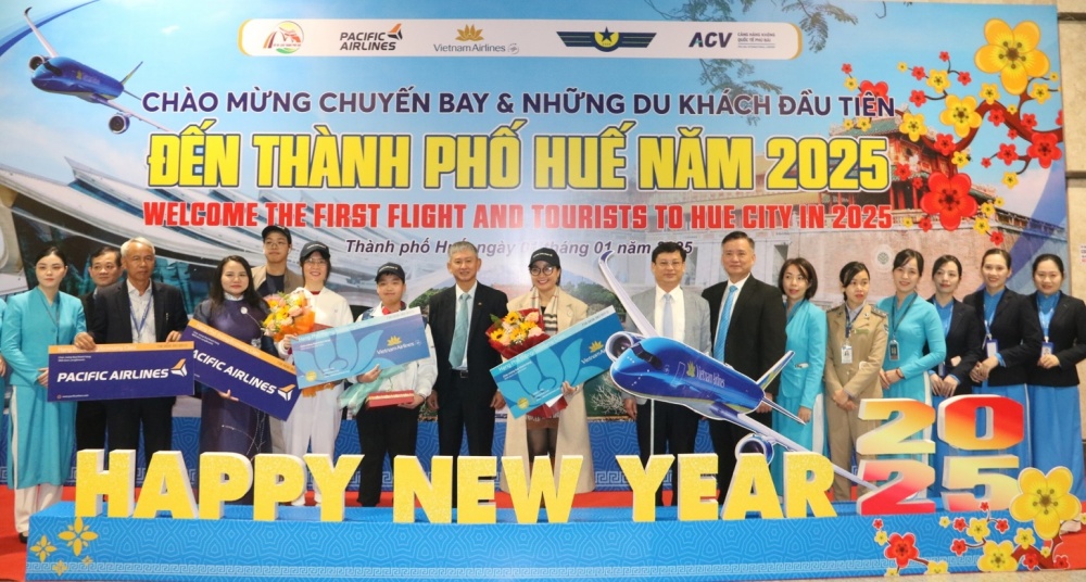 Huế đón chuyến bay đầu tiên năm 2025