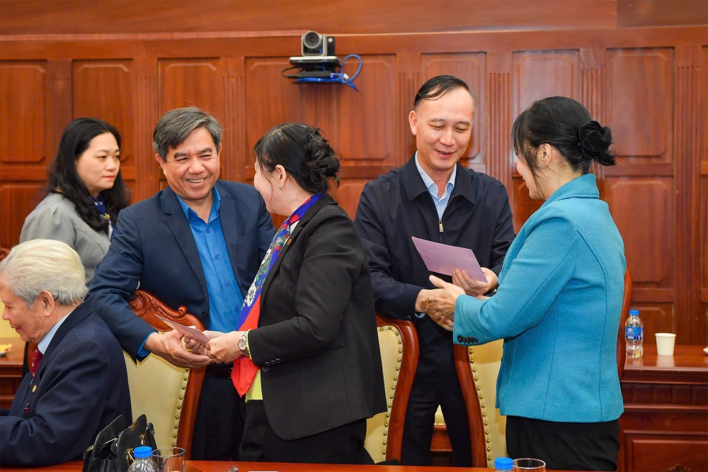 Công đoàn Cơ quan NHNN Trung ương thăm hỏi, tặng quà các cán bộ, người lao động mắc bệnh hiểm nghèo