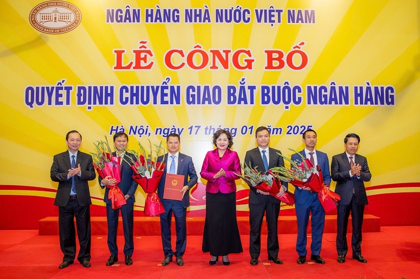 Công bố quyết định chuyển giao bắt buộc 2 ngân hàng