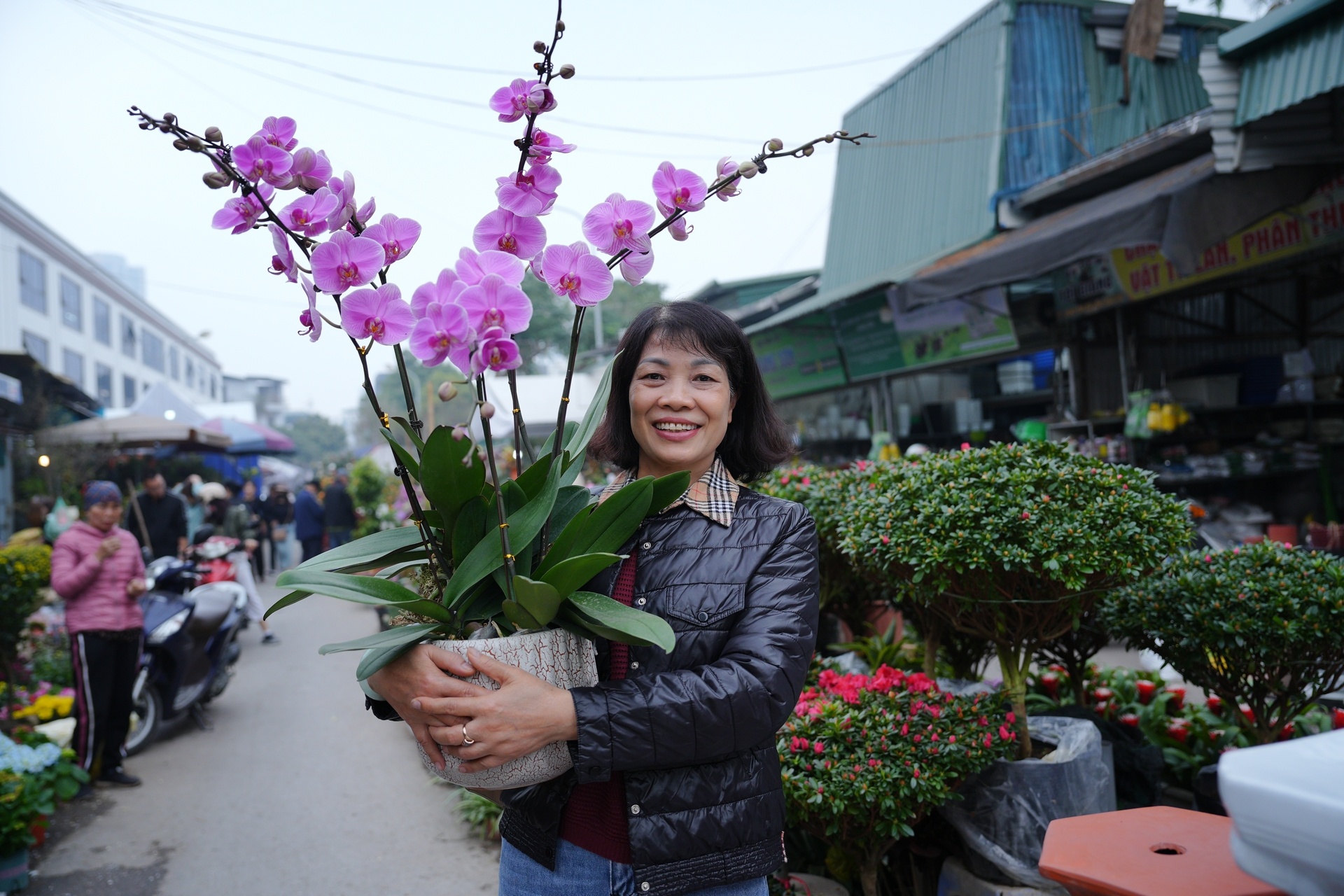 Chợ hoa xuân nhộn nhịp những ngày cận Tết