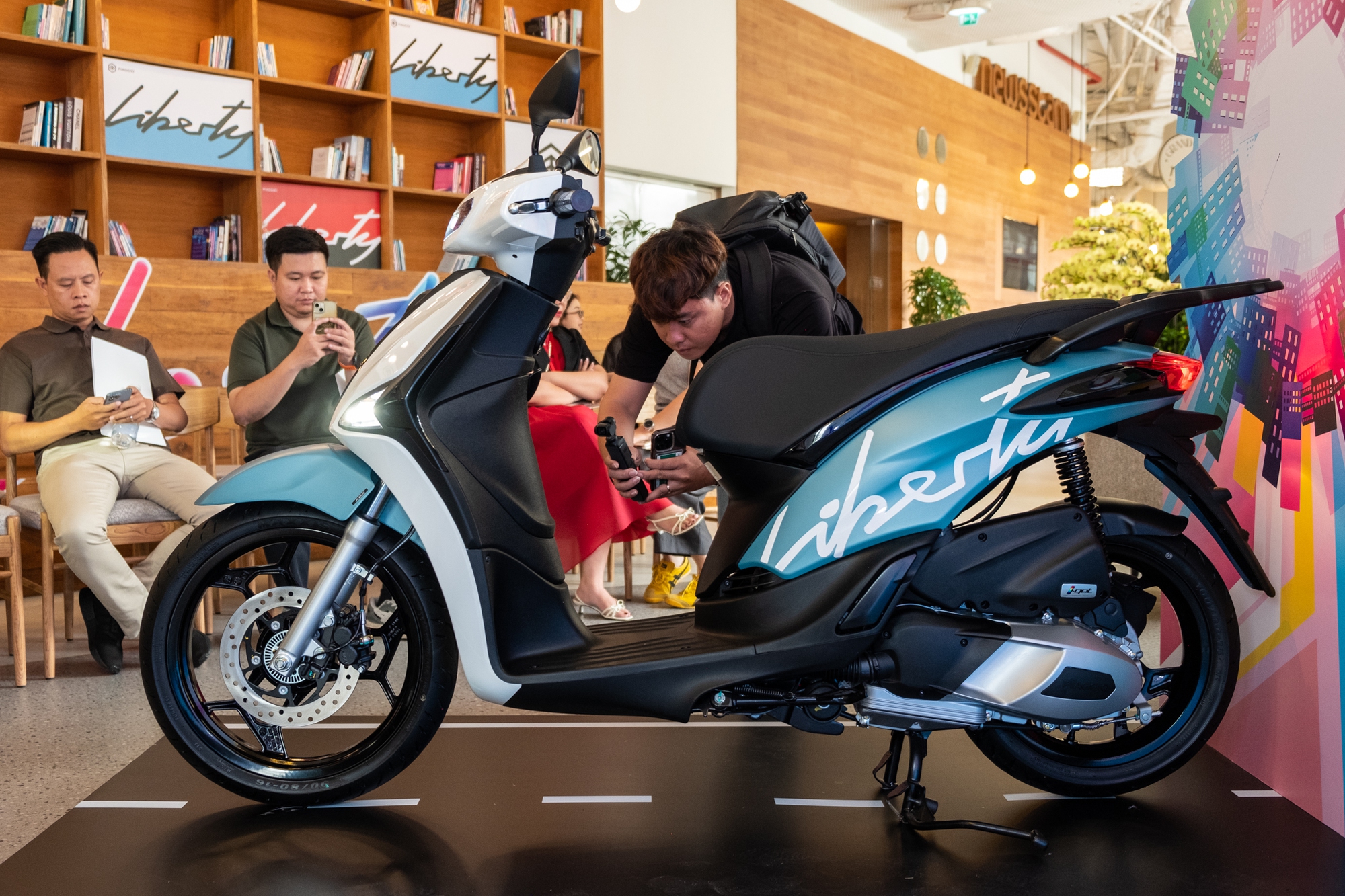 Piaggio Liberty 2025 ra mắt Việt Nam: Giá từ 57,5 triệu, dáng nam tính hơn, đấu Honda SH Mode- Ảnh 2.