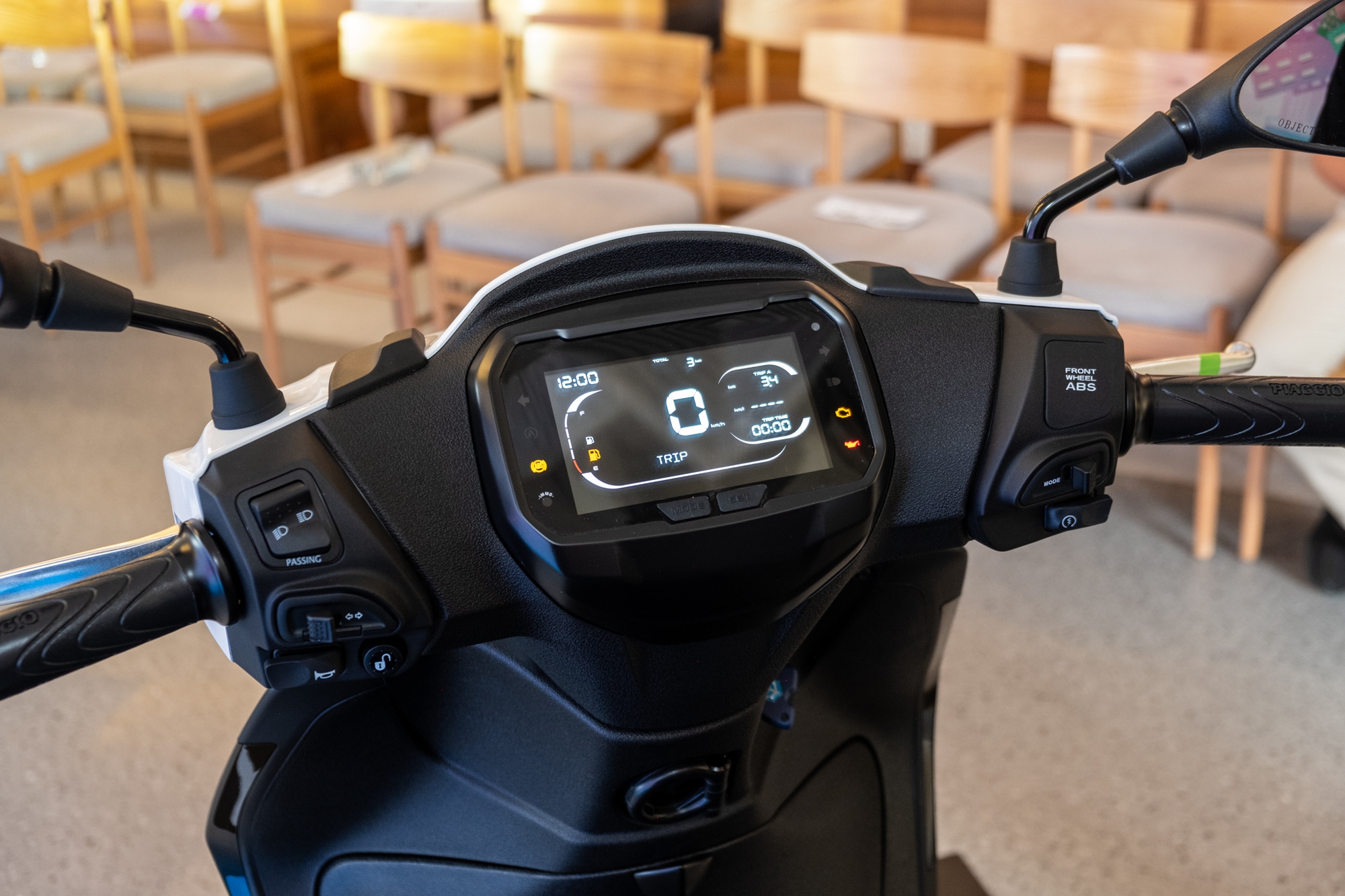 Piaggio Liberty 2025 ra mắt Việt Nam: Giá từ 57,5 triệu, dáng nam tính hơn, đấu Honda SH Mode- Ảnh 3.